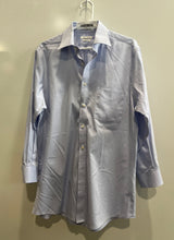 Load image into Gallery viewer, Van Heusen Mens Light Blue Regular Fit Wrinkle Free Dress Shirt Size 15.5 32/33
