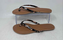 Load image into Gallery viewer, J.Crew Womens Beige Black Open Toe Slip-On Flat Flip Flop Sandals Size 7
