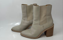 Load image into Gallery viewer, Crown Vintage Womens Pimmy Beige Leather Pointed Toe Ankle Booties Size 8.5M
