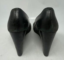 Load image into Gallery viewer, Authentic Tory Burch Womens Raleigh Black Wedge Pump Heels Size 8M Damaged
