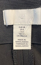 Load image into Gallery viewer, H&amp;M Womens Black Flat Front Pockets Straight Leg Formal Dress Pants Size 6
