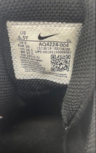 Load image into Gallery viewer, Nike Boys Team Hustle D 9 AQ4224-004 Black White Golden Tone Sneakers Shoes 6.5Y
