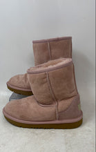 Load image into Gallery viewer, UGG Unisex Kids Classic II 1017703K Pink Round Toe Pull-On Snow Boots Size 13C
