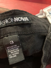 Load image into Gallery viewer, Fashion Nova Womens Black Distressed 5-Pocket Design Skinny Leg Jeans Size 3
