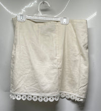 Load image into Gallery viewer, Zara Womens Beige Flat Front Scalloped Guipure Lace Hem Back-Zip Mini Skirt Sz M
