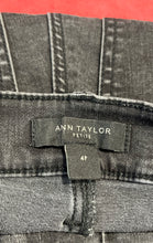 Load image into Gallery viewer, Ann Taylor Womens Black Dark Wash Stretch Pockets Skinny Jeans Size 4P
