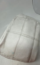 Load image into Gallery viewer, Donald J Pliner Womens White Pebbled Leather Inner Pocket Magnetic Tote Handbag
