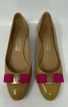 Load image into Gallery viewer, Authentic Salvatore Ferragamo Womens Vara Brown Pump Heels Size 8.5E Worn Sole
