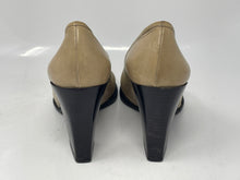 Load image into Gallery viewer, Authentic Prada Womens Beige Black Leather Pump Heels Size EUR 38.5 Damaged
