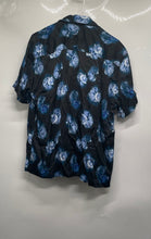 Load image into Gallery viewer, Forever 21 Mens Black Floral Short Sleeve Collared Button-Up Shirt Size L
