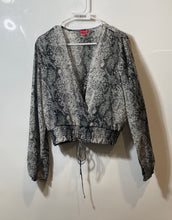 Load image into Gallery viewer, Guess Womens Black White Animal Print Long Sleeve Cropped Blouse Top Size XL
