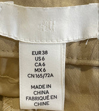 Load image into Gallery viewer, H&amp;M Womens Khaki Pockets Stretch Belted Bermuda Shorts Size 6
