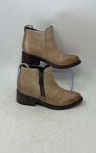 Load image into Gallery viewer, DW Womens Light Brown Leather Side Zip Block Heel Ankle Booties Size 5
