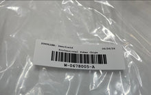 Load image into Gallery viewer, Cardinal 100 Quality 11.5g Dual Toned Dealer Button Professional Poker Chips
