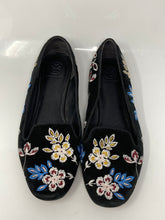 Load image into Gallery viewer, Authentic Tory Burch Womens Black Floral Leather Ballet Flats Size 9.5 M Damaged
