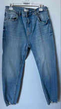 Load image into Gallery viewer, Zara Womens Light Blue Denim Medium Wash Pockets Raw Hem Skinny Jeans Size 34
