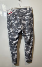 Load image into Gallery viewer, Reebok Womens Gray White Camo Precision High Rise 7/8 Ankle Leggings XL With Tag
