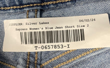 Load image into Gallery viewer, Express Womens Blue Denim Pockets Super High-Rise Raw Hem Mom Shorts Size 2
