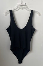 Load image into Gallery viewer, H&amp;M Womens Black Crinkled Stretch Sleeveless Scoop Neck One-Piece Bodysuit Sz XS
