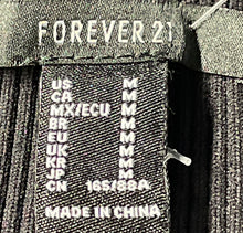 Load image into Gallery viewer, Forever 21 Womens Black Sleeveless Criss-Cross Cropped Tank Top Size Medium
