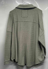 Load image into Gallery viewer, American Eagle Outfitters Womens Green Textured Collared Pullover Sweater Size M
