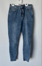 Load image into Gallery viewer, Forever 21 Womens Blue Denim Regular Fit Medium Wash Skinny Jeans Size L
