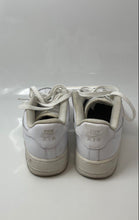 Load image into Gallery viewer, Nike Mens Air Force 1 07 White Low Top Lace-Up Sneaker Shoes Size 7
