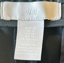 Load image into Gallery viewer, H&amp;M Womens Black Flat Front Slash Pockets Straight Leg Ankle Pants Size 10

