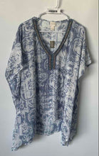 Load image into Gallery viewer, Chico's Womens Blue Gray Printed V-Neck Short Sleeve Pullover Tunic Top Size S/M

