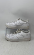 Load image into Gallery viewer, Nike Kids Air Force 1 LE White Low Top Lace-Up Sneaker Shoes Size 5.5Y
