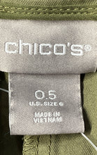 Load image into Gallery viewer, Chico's Mens Green Flat Front Slash Pocket Cropped Pants Size 0.5
