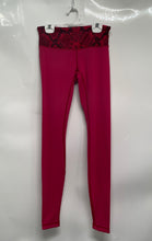 Load image into Gallery viewer, Lululemon Womens Red Snake Print Skinny Leg Pull-On Compression Leggings Size 4
