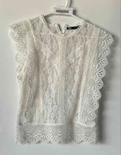 Load image into Gallery viewer, Zara Womens White Floral Round Neck Sleeveless Back Zipper Blouse Top Size M
