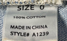 Load image into Gallery viewer, Fashion Nova Womens Blue Denim Light Wash Distressed Straight Leg Jeans Size 0
