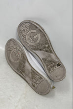 Load image into Gallery viewer, Guess Womens Banx White Gold-Tone Leather Low Top Lace-Up Tennis Shoes Size 8.5M
