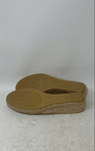 Load image into Gallery viewer, Toni Pons Womens Bernia-P Golden Tone Wedge Espadrille Sandal Size EUR 39
