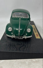 Load image into Gallery viewer, Collectible Maisto 1951 Volkswagen Beetle Green 1:18 Diecast Model Car Base
