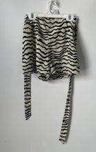 Load image into Gallery viewer, Forever 21 Womens Black &amp; White Animal Print Side Zip Bermuda Shorts Size S
