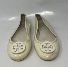 Load image into Gallery viewer, Authentic Tory Burch Womens Reva Ivory Slip-On Ballet Flats Size 7M Damaged
