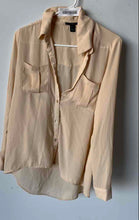 Load image into Gallery viewer, Forever 21 Womens Peach Pockets Collared Long Sleeve Button-Up Shirt Size S
