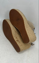 Load image into Gallery viewer, Kenneth Cole Womens Beige Open Toe Wedge Espadrilles Sandals Size 10
