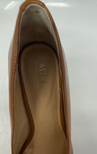 Load image into Gallery viewer, Authentic Lauren Ralph Lauren Womens Brown Pump Heels Size 7.5B Damaged
