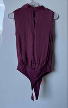 Load image into Gallery viewer, Steve Madden Womens Wine Sleeveless Cowl Neck One-Piece Bodysuit Size XS
