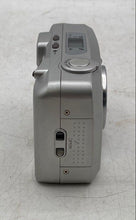 Load image into Gallery viewer, Samsung Maxima Zoom 105Ti Quartz Date Silver 35mm Film Camera Not Tested

