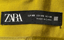 Load image into Gallery viewer, Zara Womens Green Flat Front Pockets Skinny Leg Trouser Pants Size XS
