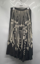 Load image into Gallery viewer, Zara Womens Black White Printed Cotton Regular Fit Midi Flare Skirt Size M
