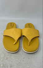 Load image into Gallery viewer, Giani Bernini Womens Cindy Yellow Faux Leather Slip-On Thong Sandals Size 8M
