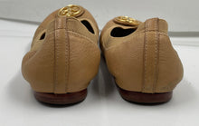 Load image into Gallery viewer, Authentic Tory Burch Womens Caroline 2 Beige Ballet Flats Size 7.5 M Damaged
