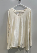 Load image into Gallery viewer, Chico's Womens White The Ultimate Long Sleeve V-Neck Tunic T-Shirt Size 1
