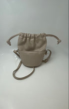 Load image into Gallery viewer, Kensie Womens Beige Leather Adjustable Strap Lined Drawstring Bucket Handbag
